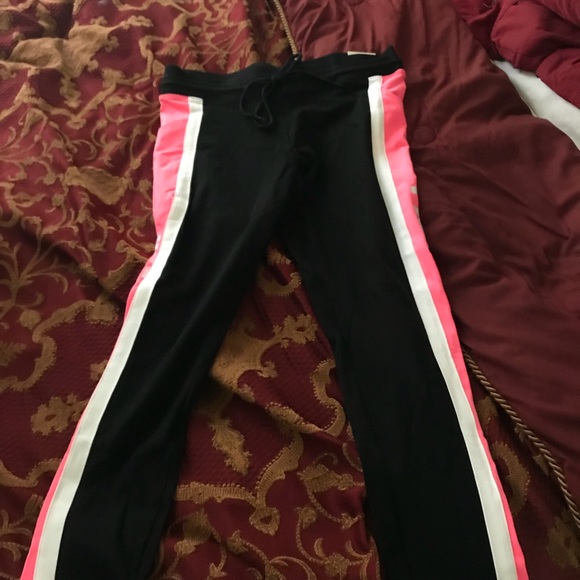 Victoria’s Secret pink leggings - Picture 3 of 4